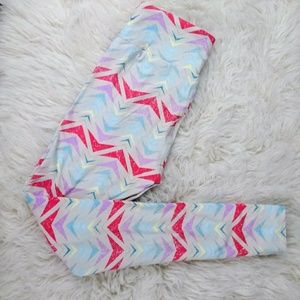 ❇️ SALE❇️ Lularoe cream leggings multi arrow